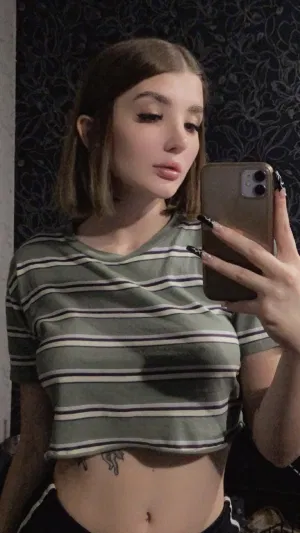 kavina588, 19 years old from Canada