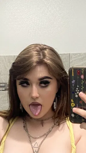 Kally765, 20 years old from United States