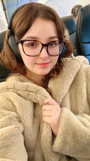 Teni, 29 years old from United States