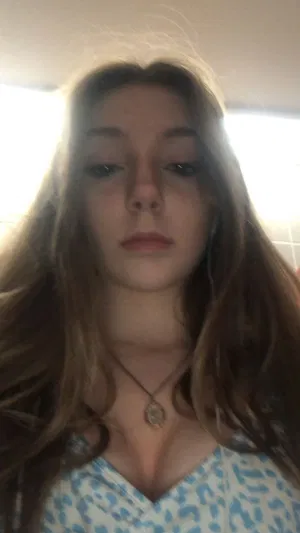 Cumgirl22, 19 years old from United States