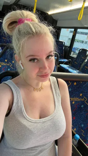 Pamela49, 28 years old from United States