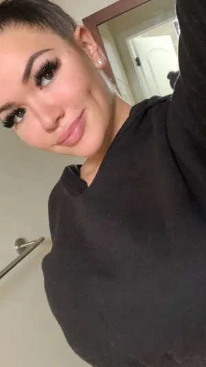 LindaJames, 25 years old from Canada