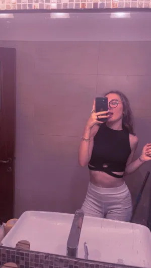 Sarahgg55j, 20 years old from Canada