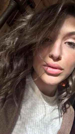 Abella, 29 years old from United States