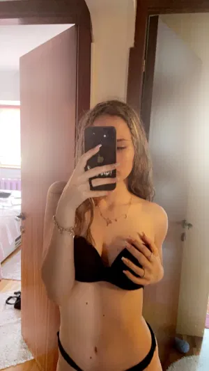 Saragff544, 20 years old from United States