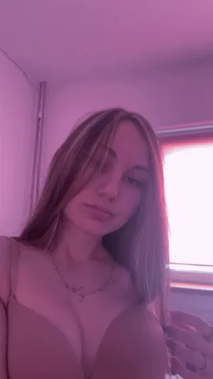 Sarahh544tr, 20 years old from United States