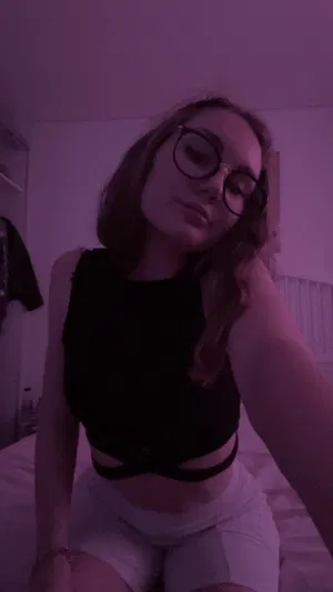 Sareajah2727, 20 years old from Germany