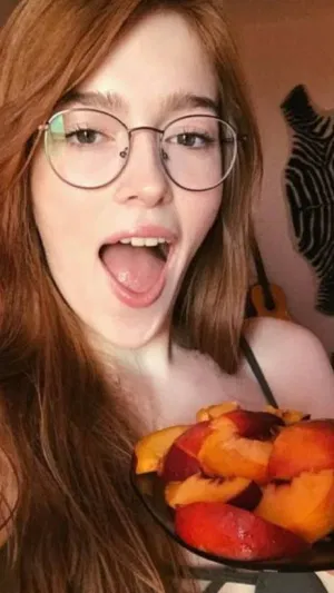 linda_182, 19 years old from Canada