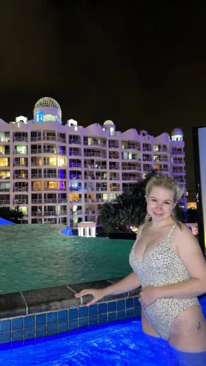 Nancy855, 20 years old from United States