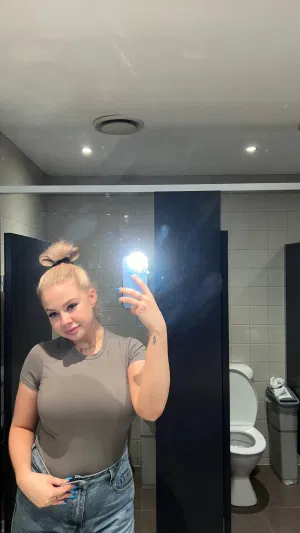 Nancy876, 20 years old from United States