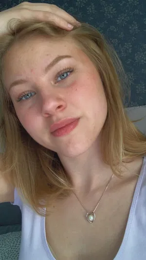 Lesika, 25 years old from Switzerland