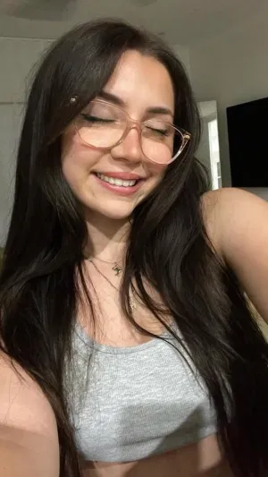 Laura_1, 24 years old from United States