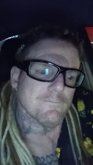 Dubeys, 47 years old from New Zealand