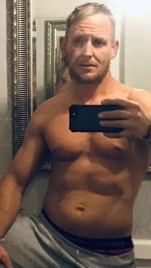 Hungry, 41 years old from United Kingdom