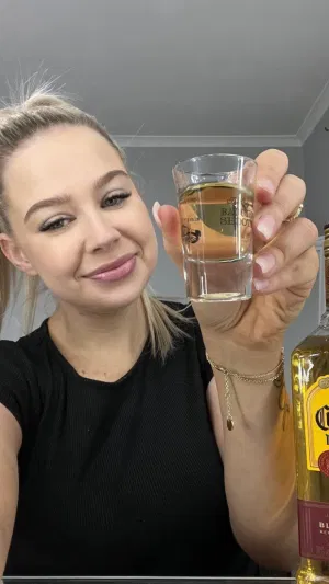 Lisa90, 22 years old from United States