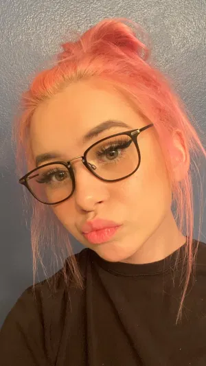 aswjkhg, 22 years old from United States