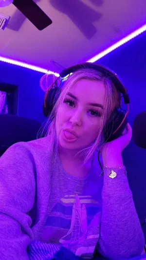 Delaney, 19 years old from Germany