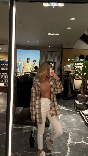 Camille, 20 years old from Australia