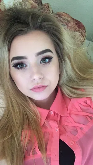 Genevieve, 19 years old from Germany