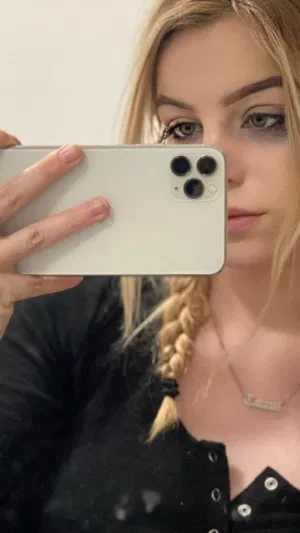 Phoebe032, 25 years old from United States