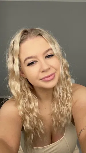 Elena56, 21 years old from United States