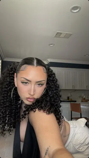 Leah77's Profile Photo