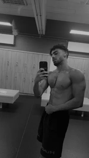 Bayhas1m, 21 years old from United States