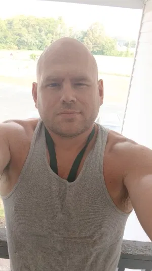 LingerNLunch, 39 years old from United States