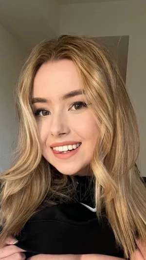 Amaliea832, 22 years old from United Kingdom