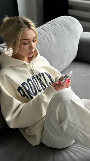 Angelina, 22 years old from Canada