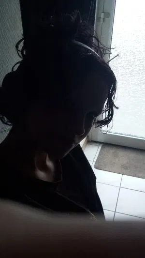 Mona, 18 years old from Germany