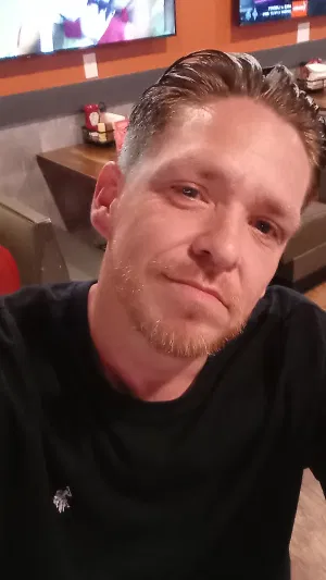 Crown, 39 years old from United States