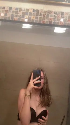 Sarahag54ttr, 20 years old from Canada