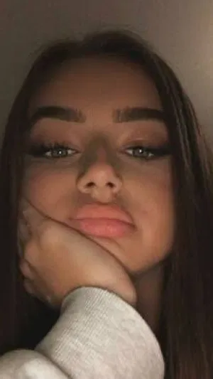 Hotgirl63, 22 years old from United Kingdom