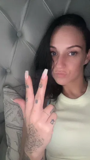 momforsubb, 22 years old from United States