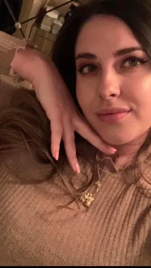 EllaQueen2, 24 years old from United States