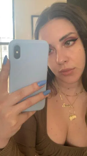 EllaQueen5, 24 years old from United States