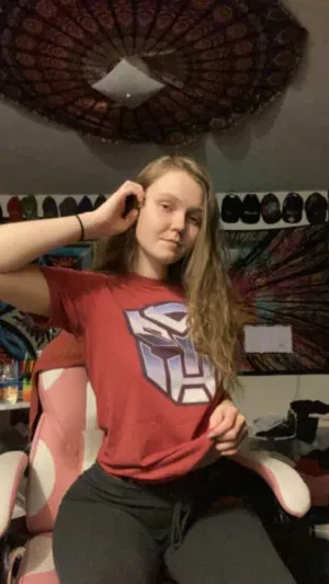 queen828, 19 years old from United States