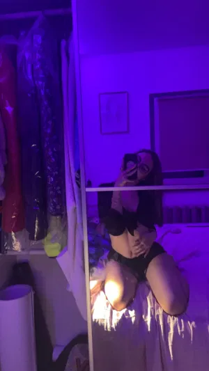 QueenJeery23, 19 years old from United States
