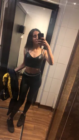 Babyara727, 19 years old from Canada