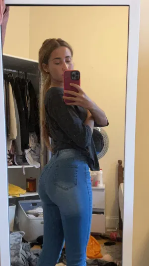 babyalica737, 19 years old from Canada