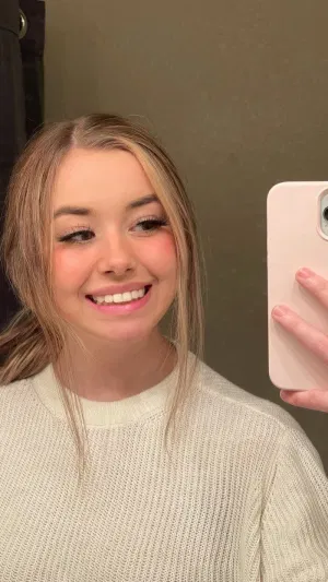 Elinacut098, 22 years old from United States