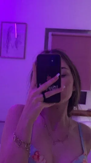 Juliaxv0, 23 years old from United States