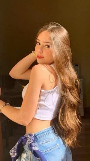Aurora62, 21 years old from United States
