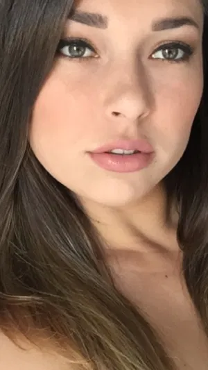 ninaeasttt19, 19 years old from United States