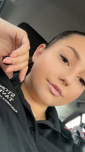 Oliva1q, 21 years old from United States