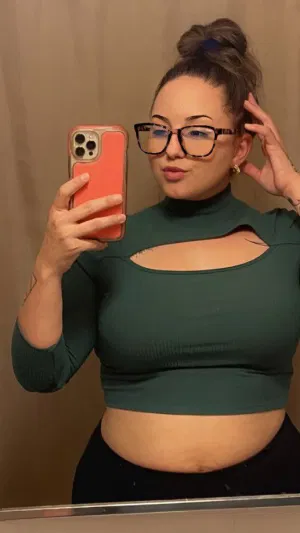 MiaPeaches, 22 years old from United States