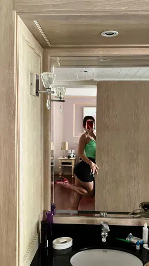 Sexchat85, 22 years old from United States