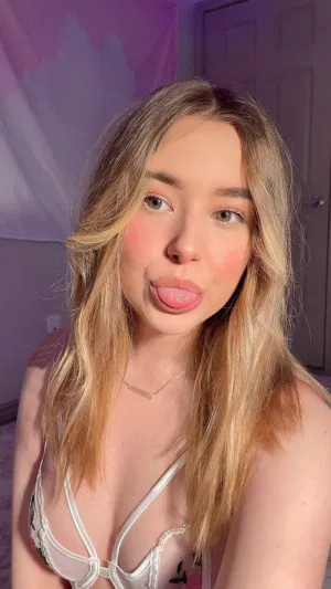 Elinacute894, 22 years old from United States