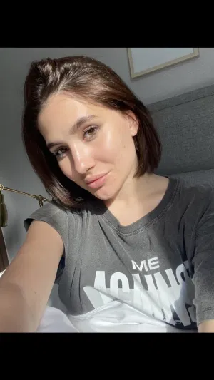 Hansika5, 21 years old from United States